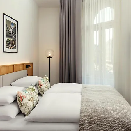 R18 Residences Hotel apartamentowy 5*